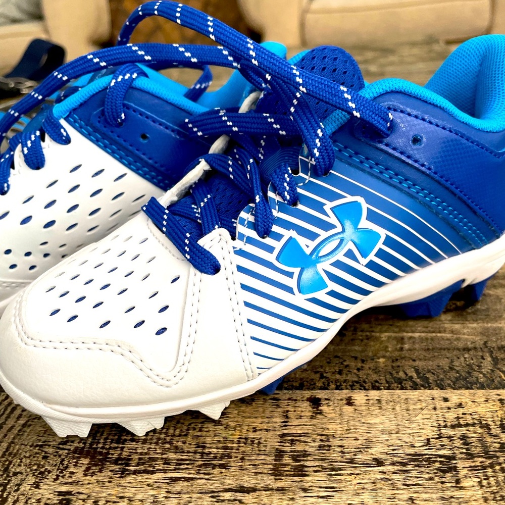 Under Armour Boys Baseball Cleats. Size 13.